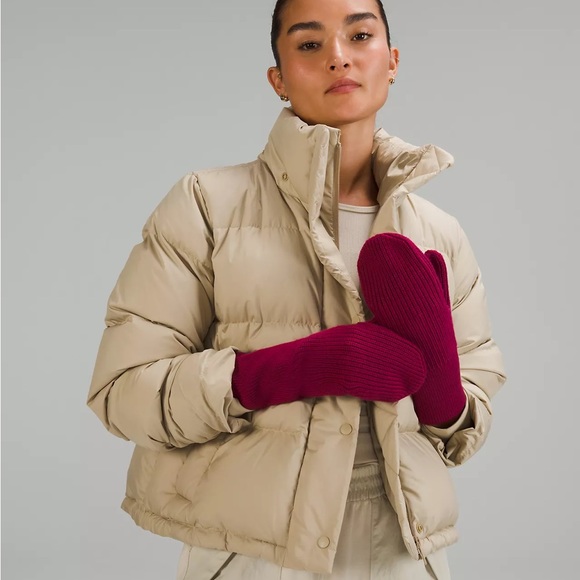 BNWT LULULEMON MITTENS - Picture 1 of 5